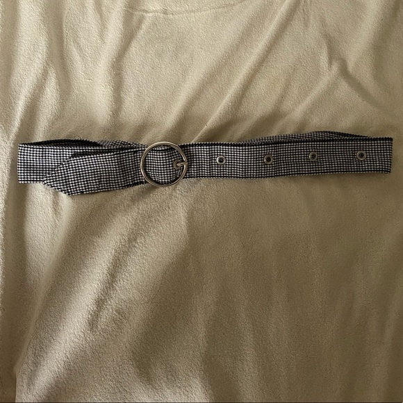 H&M Plaid Skirt (mini houndstooth pattern) - Picture 4 of 4